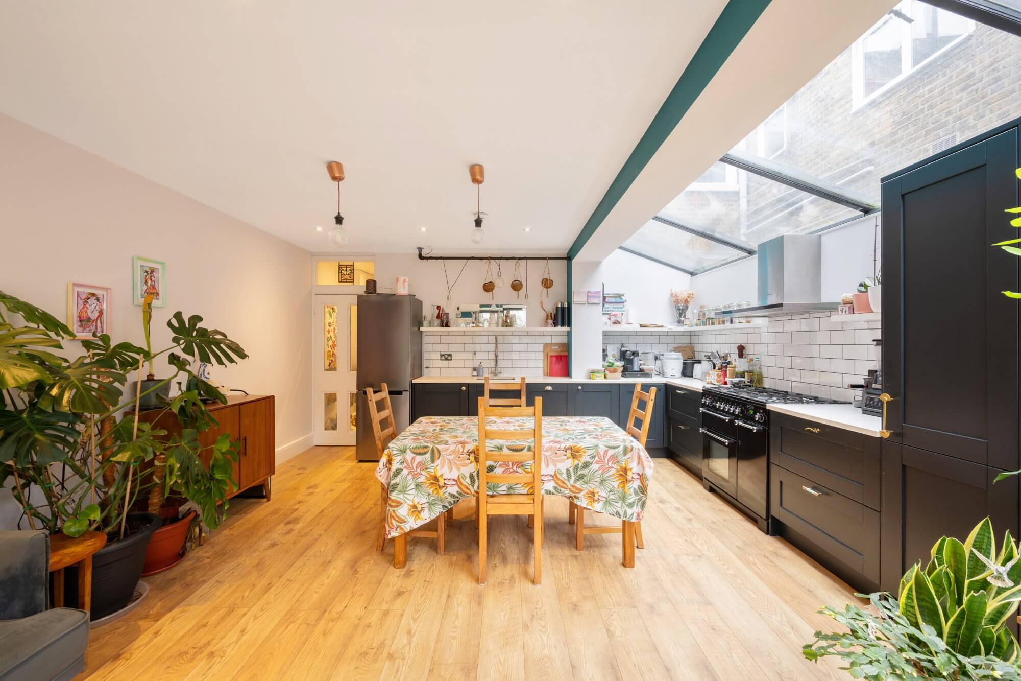 Flat Sloane Avenue in Greater London