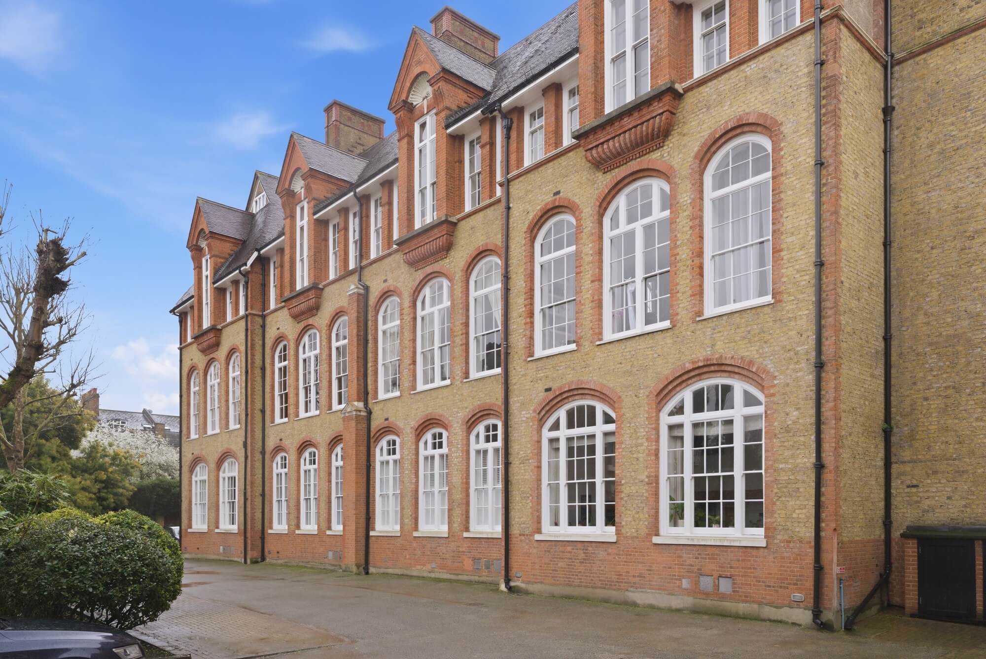 Flat Sloane Avenue in Greater London