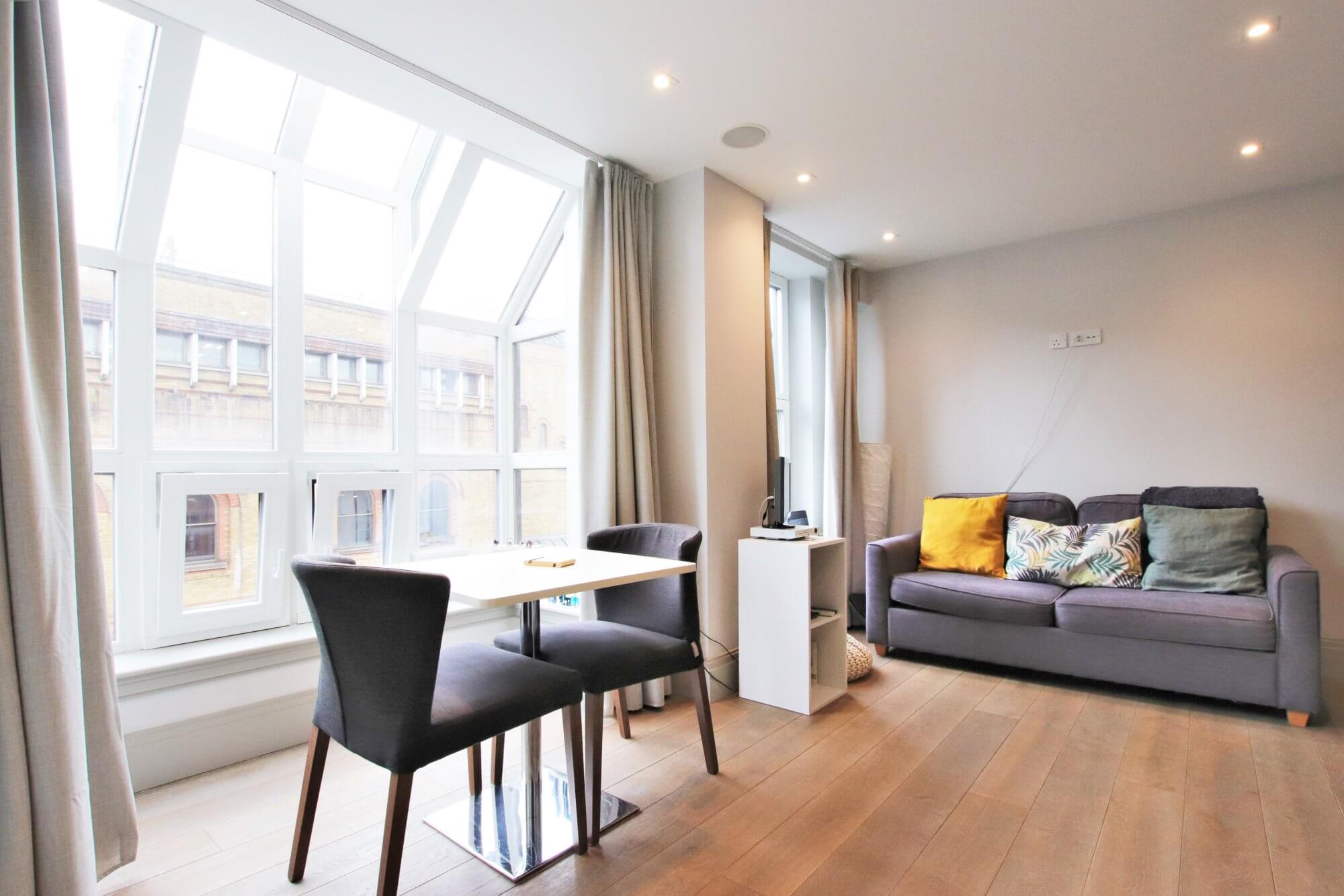 Flat Sloane Avenue in Greater London