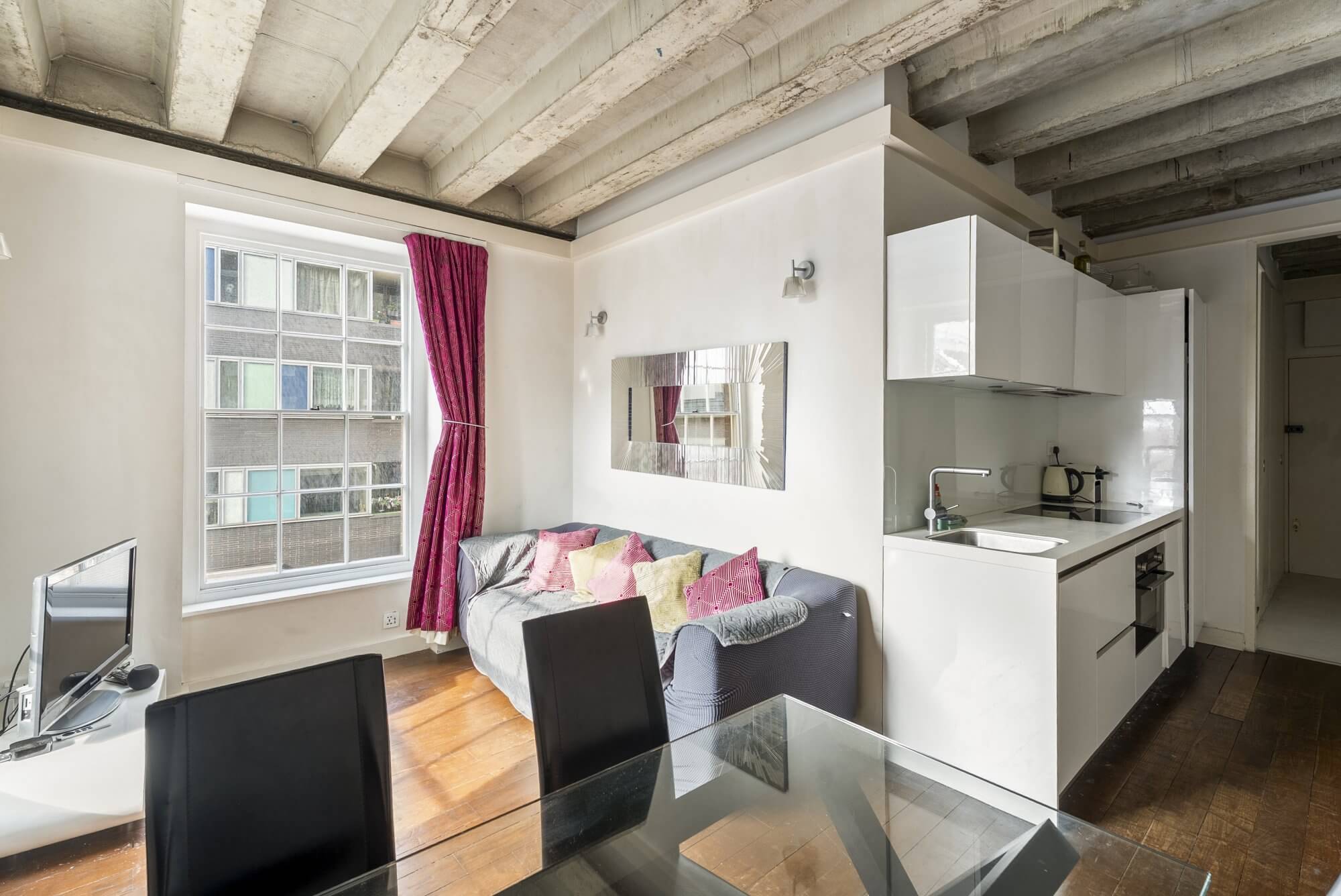 Flat Sloane Avenue in Greater London