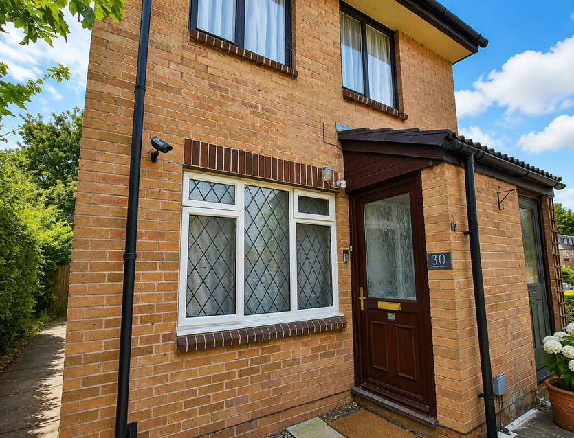 Flat Pippins Close in Greater London