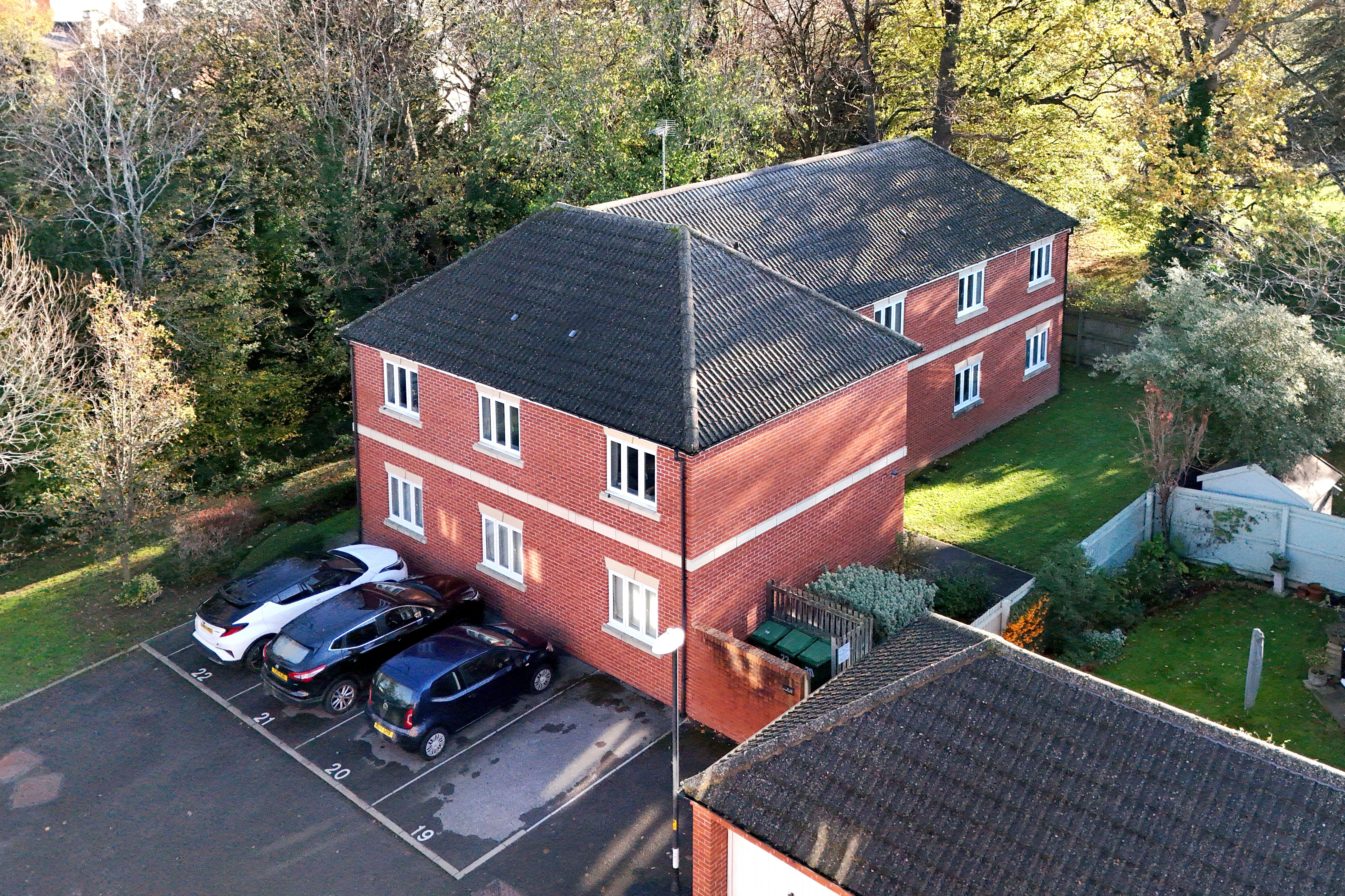 Flat Sir Charles Irving Close in Cheltenham