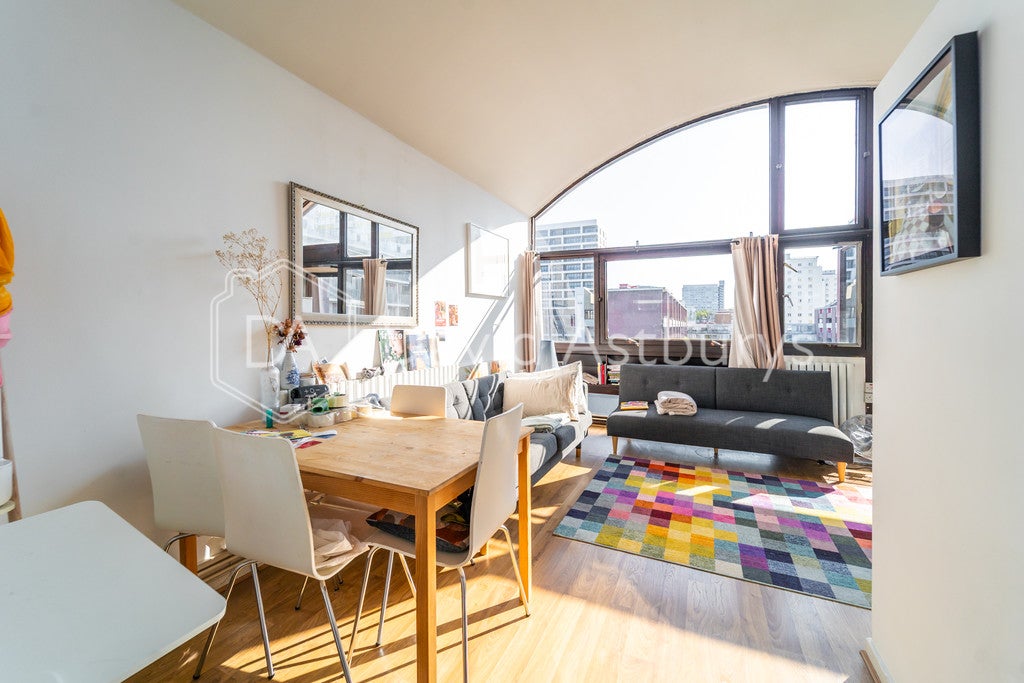 Flat Aldersgate Street in City of London