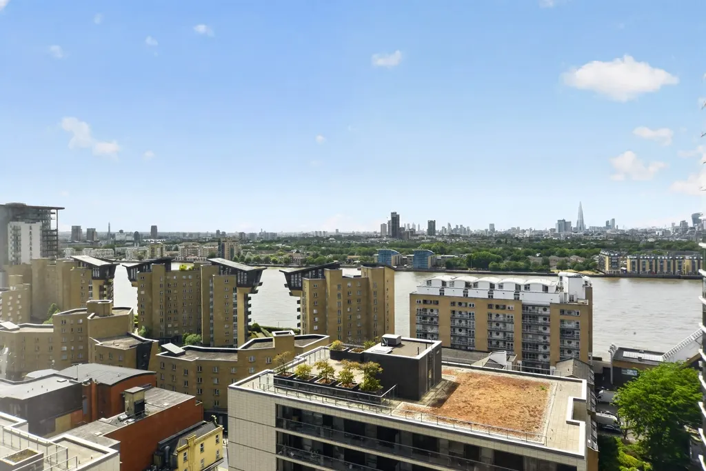 Flat Marsh Wall in Greater London