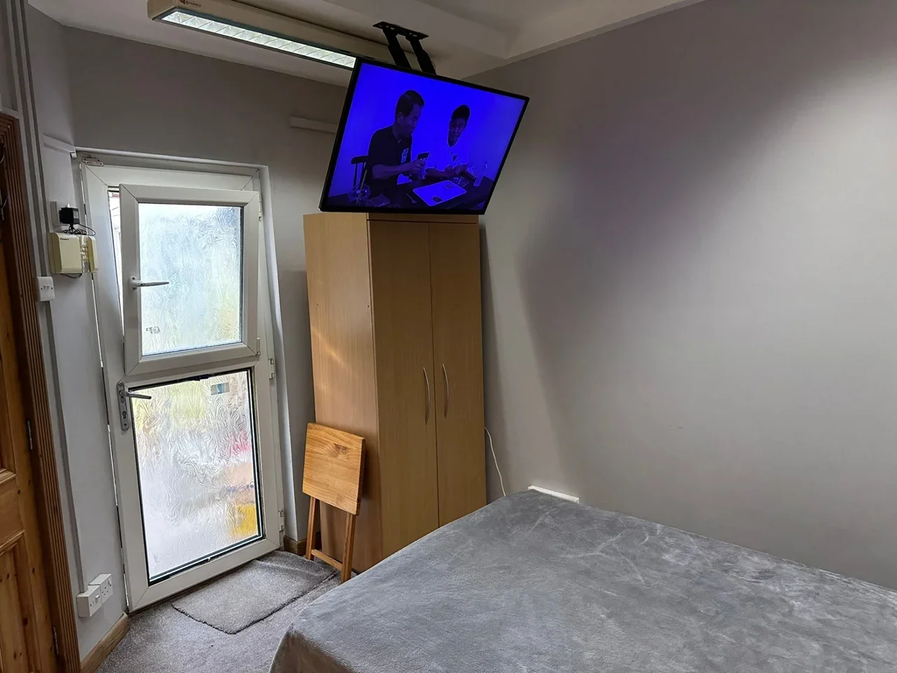 Room Aylands Road in Greater London
