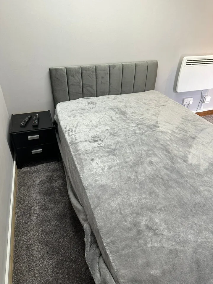 Room Aylands Road in Greater London