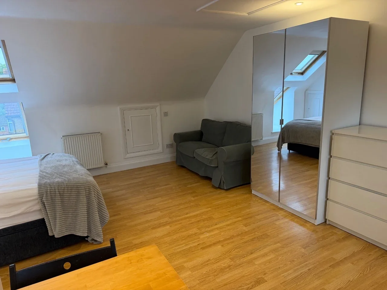 Room Burlington Avenue in Slough