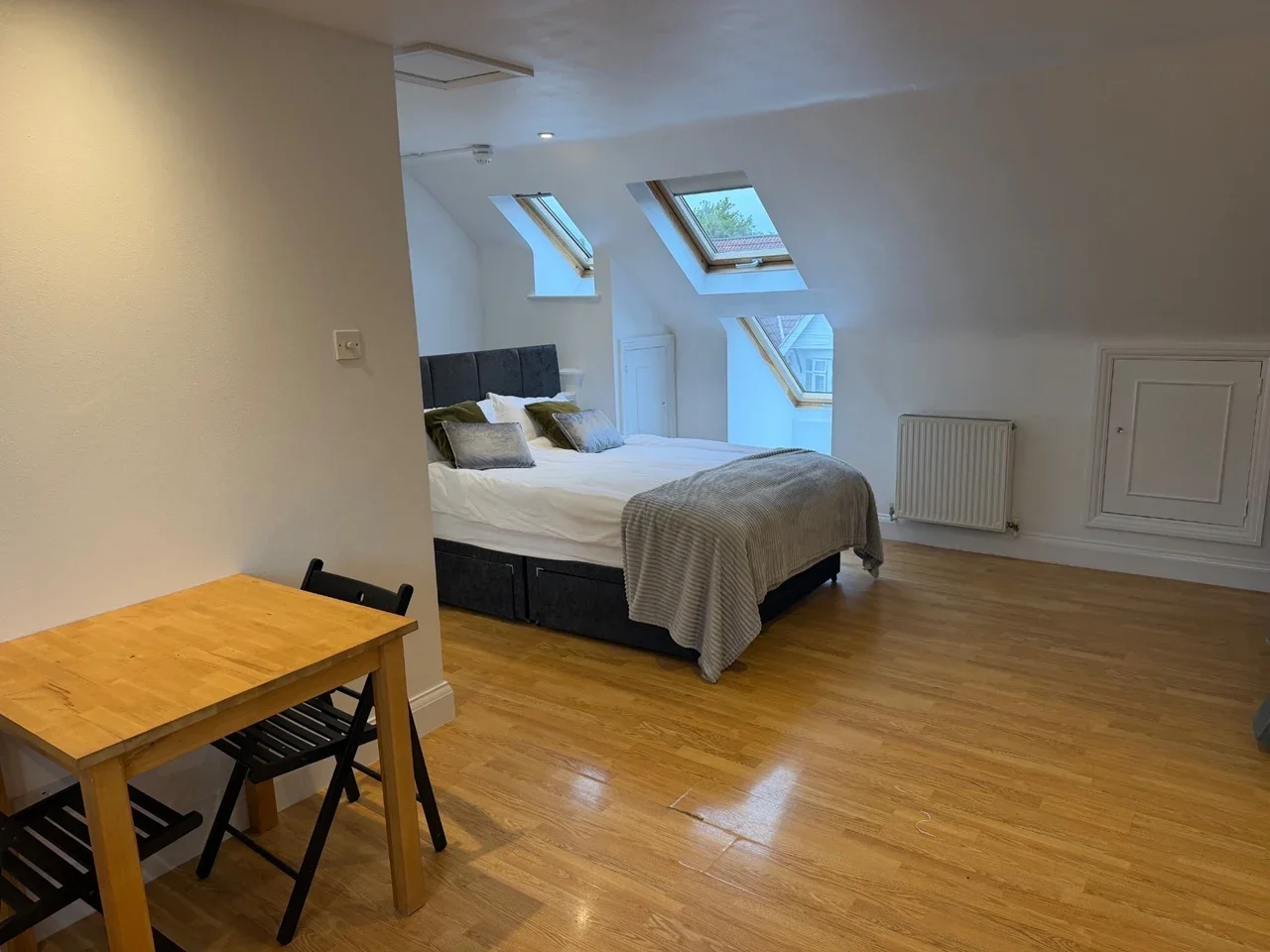 Room Burlington Avenue in Slough