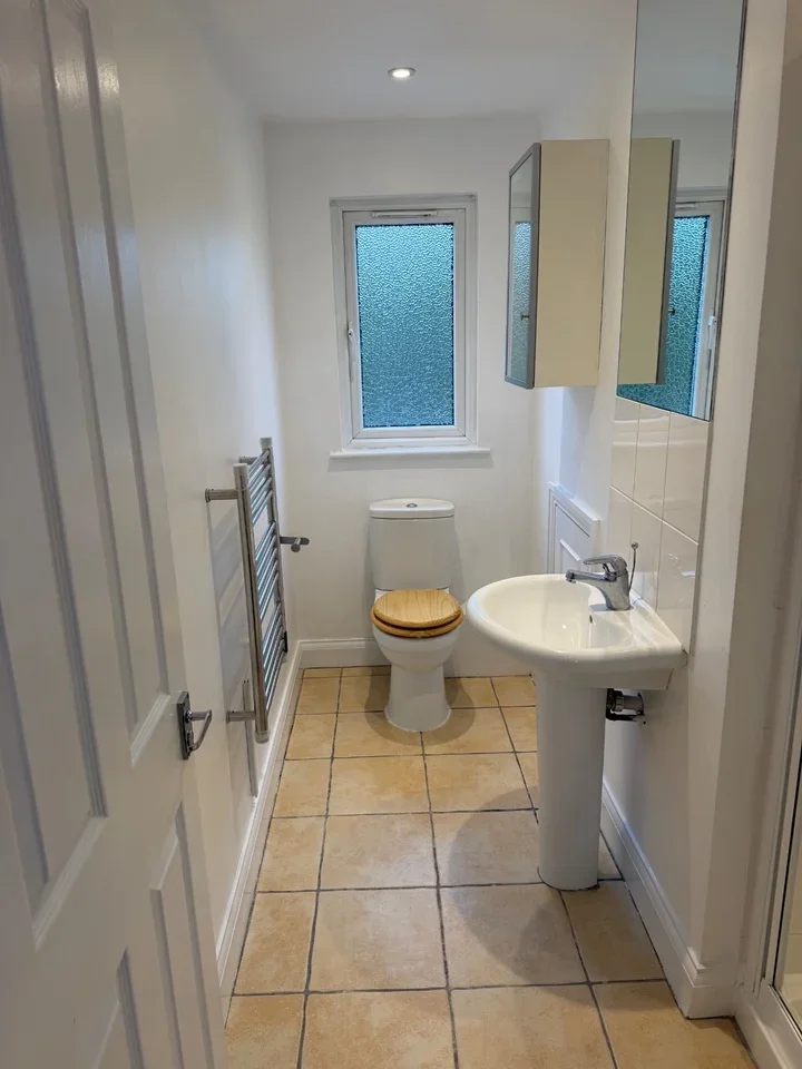 Room Burlington Avenue in Slough
