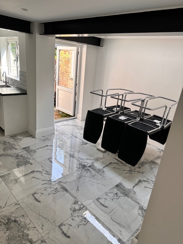 Room Cheshire Road in Greater London