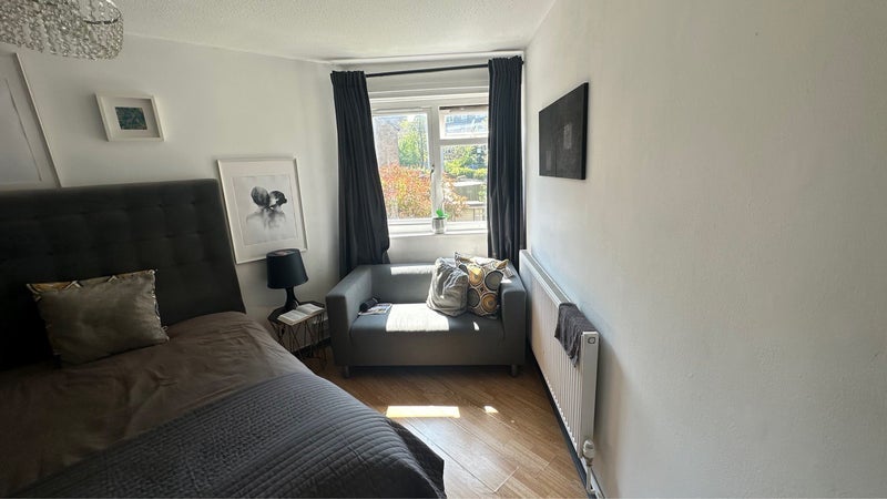 Room Corona Road in Greater London