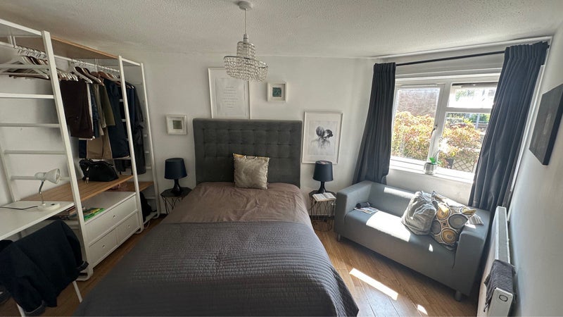 Room Corona Road in Greater London
