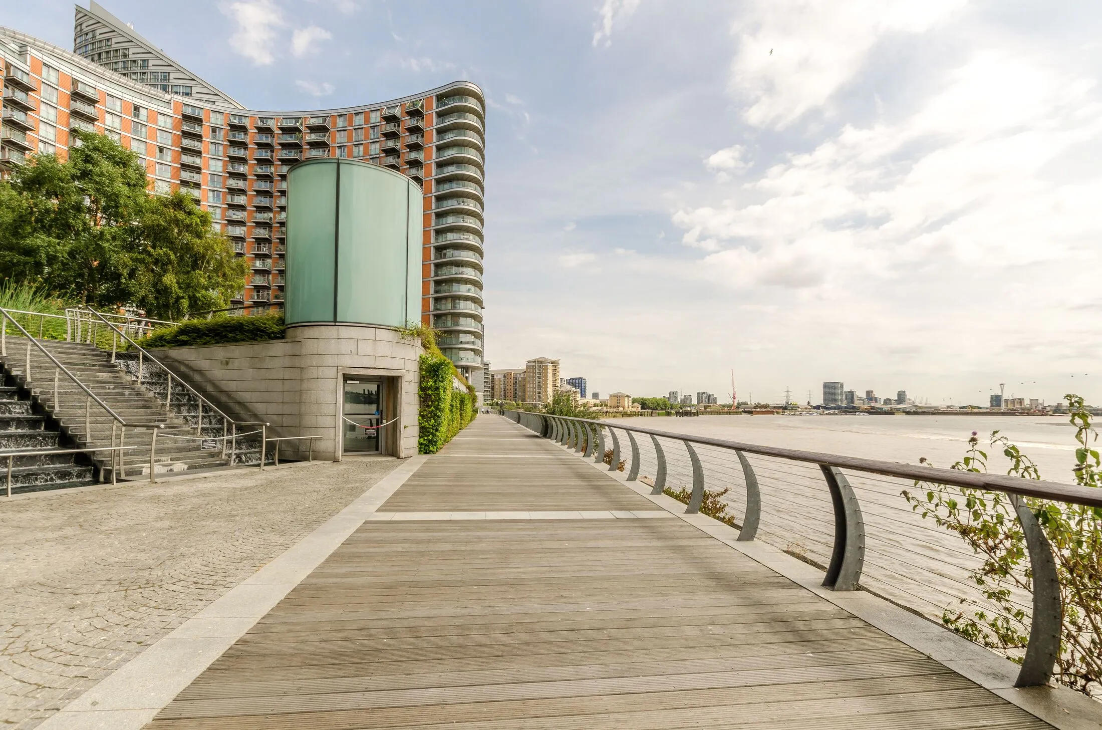 Flat Fairmont Avenue in Greater London