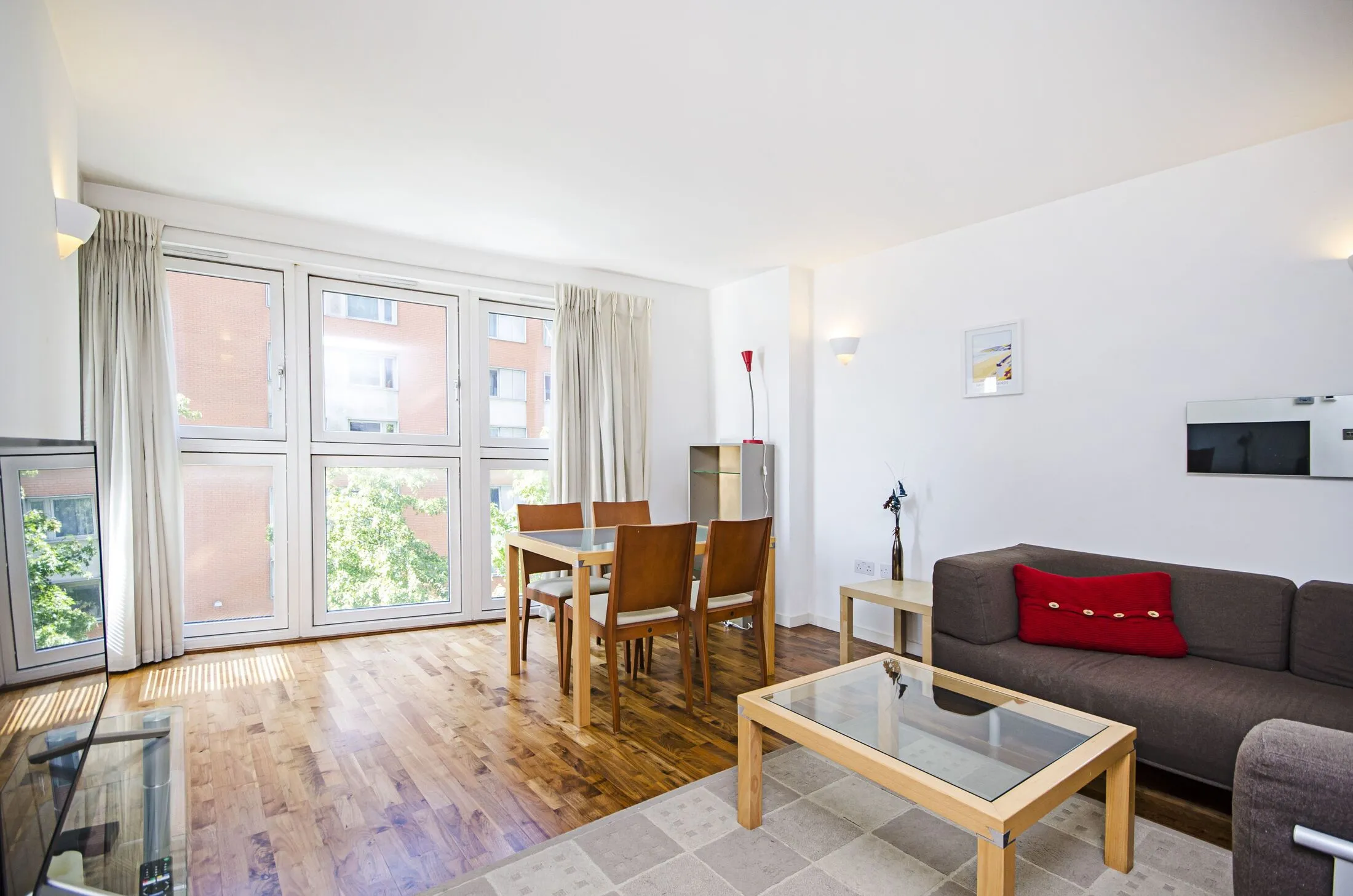 Flat Fairmont Avenue in Greater London