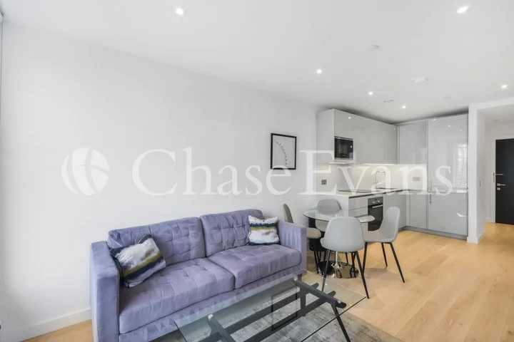 Flat Deacon Street in Greater London