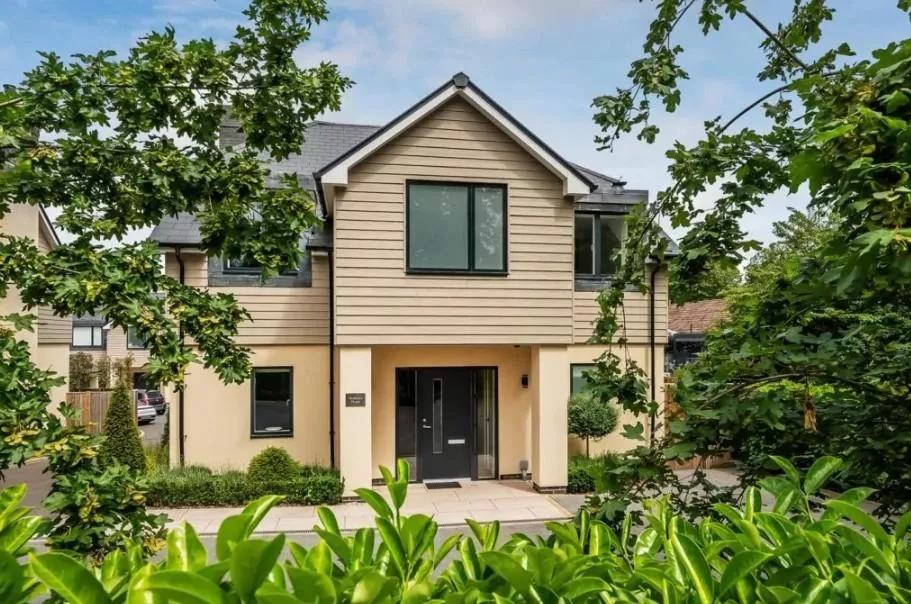 House Sayers Close in Mole Valley