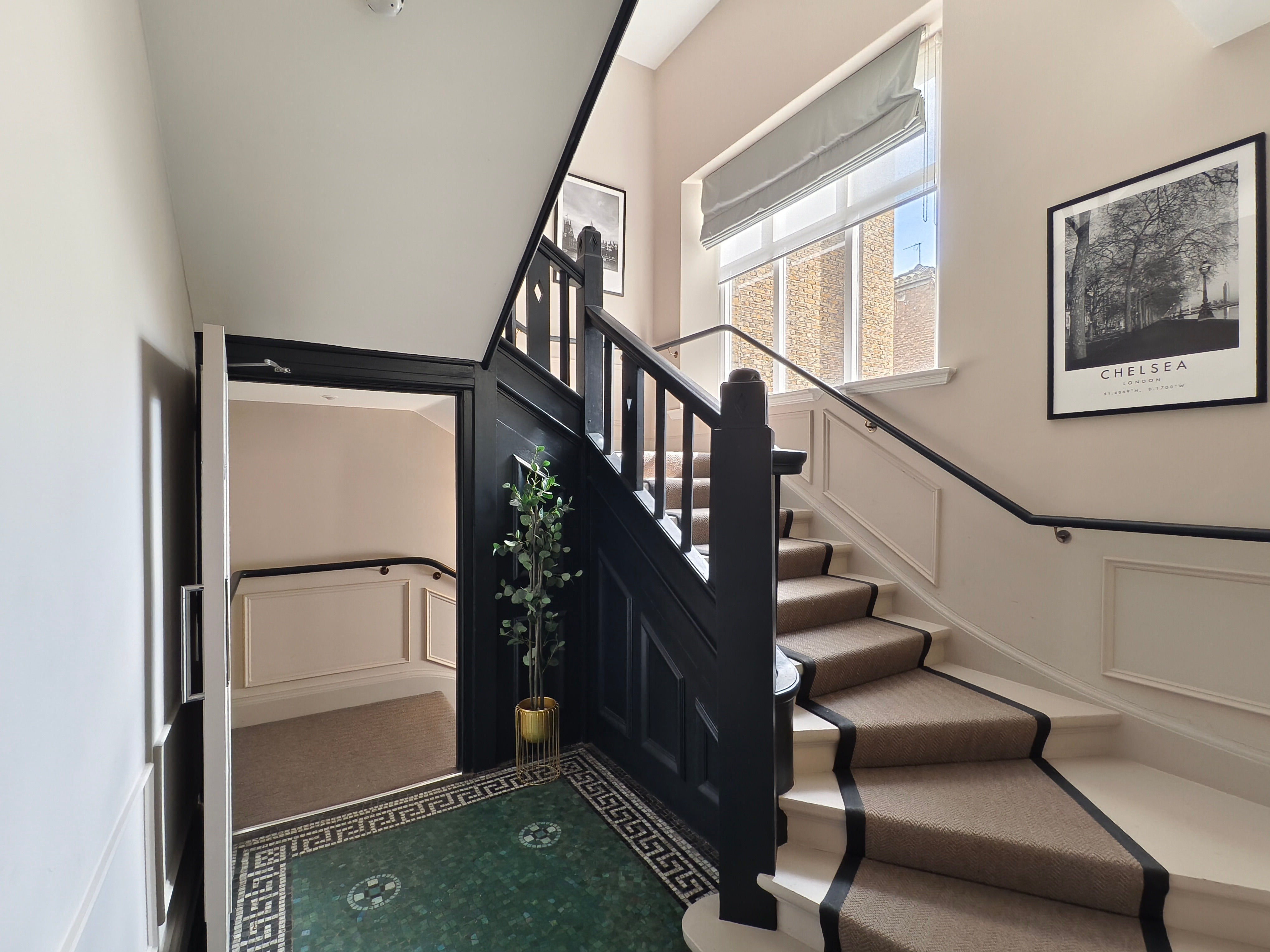 Flat Sloane Avenue in Greater London