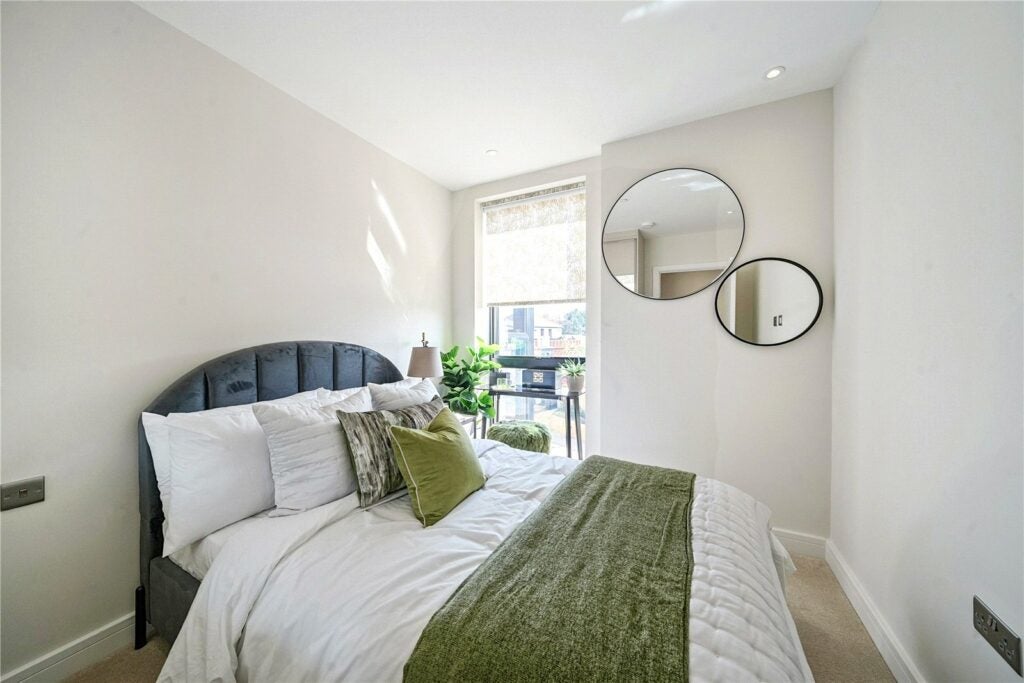 Flat Firgrove Road in Rushmoor