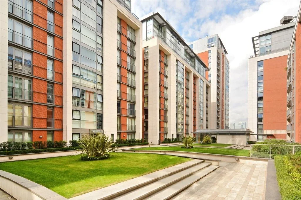 Flat Western Gateway in Greater London