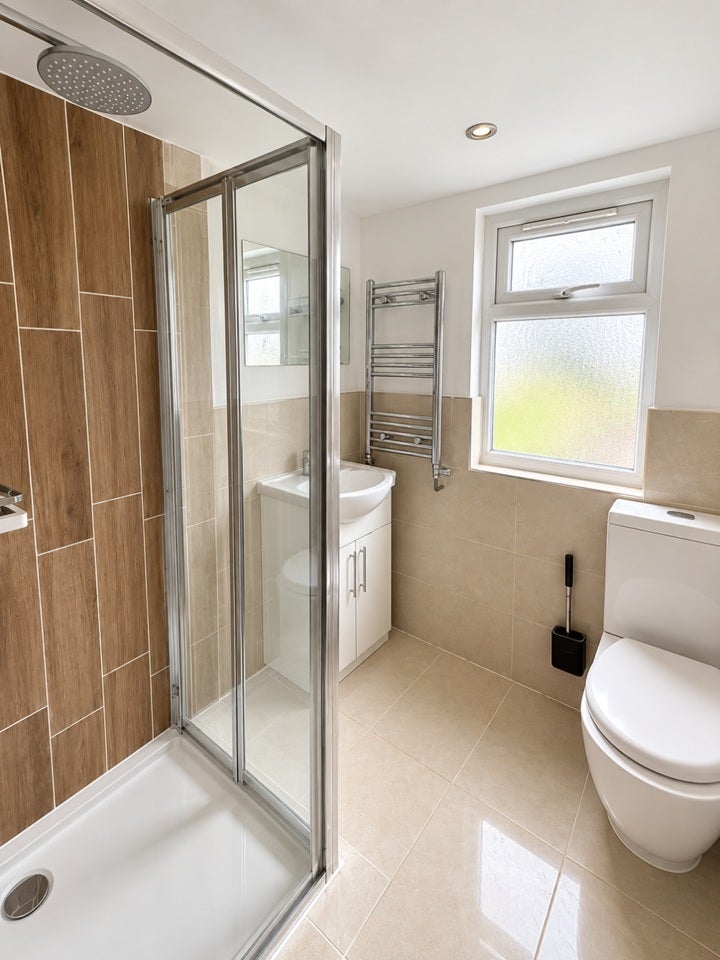 Room Boundary Road in Greater London