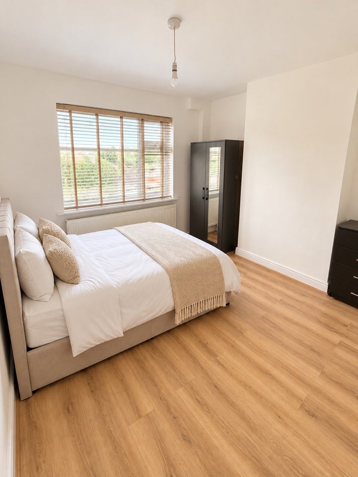 Room Boundary Road in Greater London