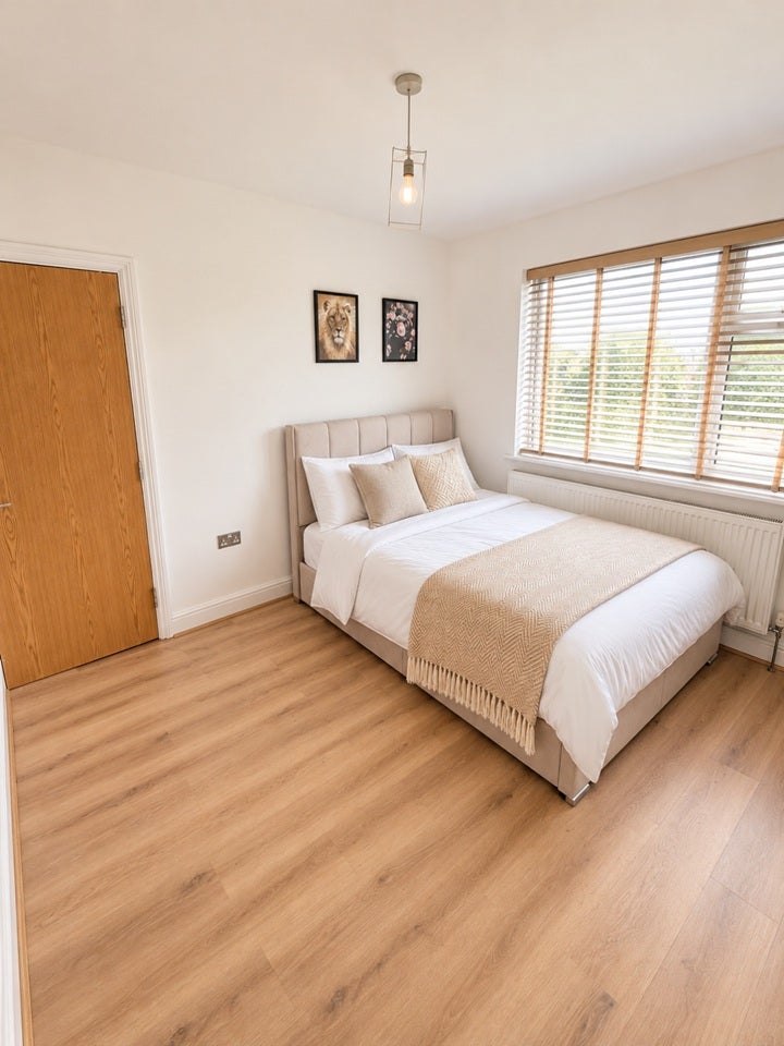 Room Boundary Road in Greater London