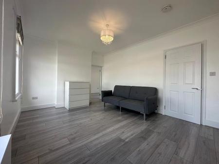 Flat The Crescent in Slough