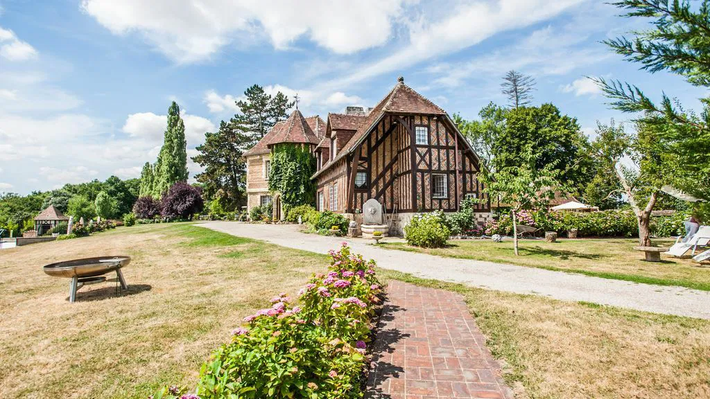 House Rue de la Risle in Bernay