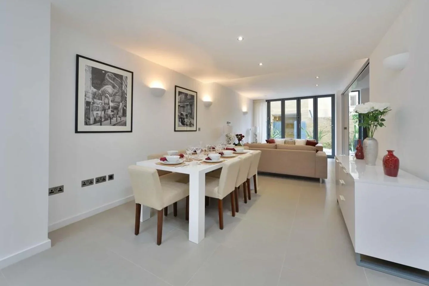 Room Newington Green Road in Greater London