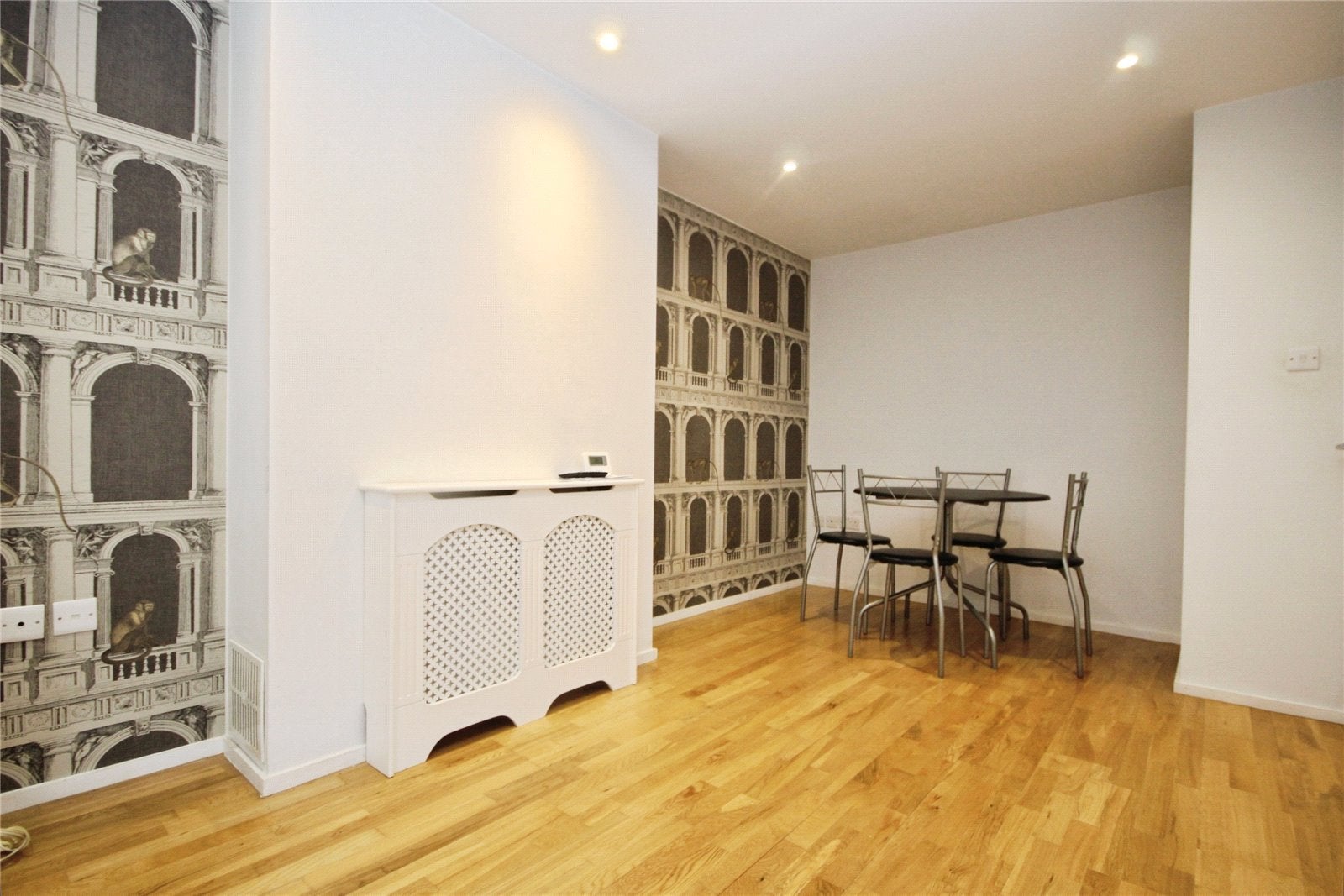 Flat Sunnyhill Road in Greater London