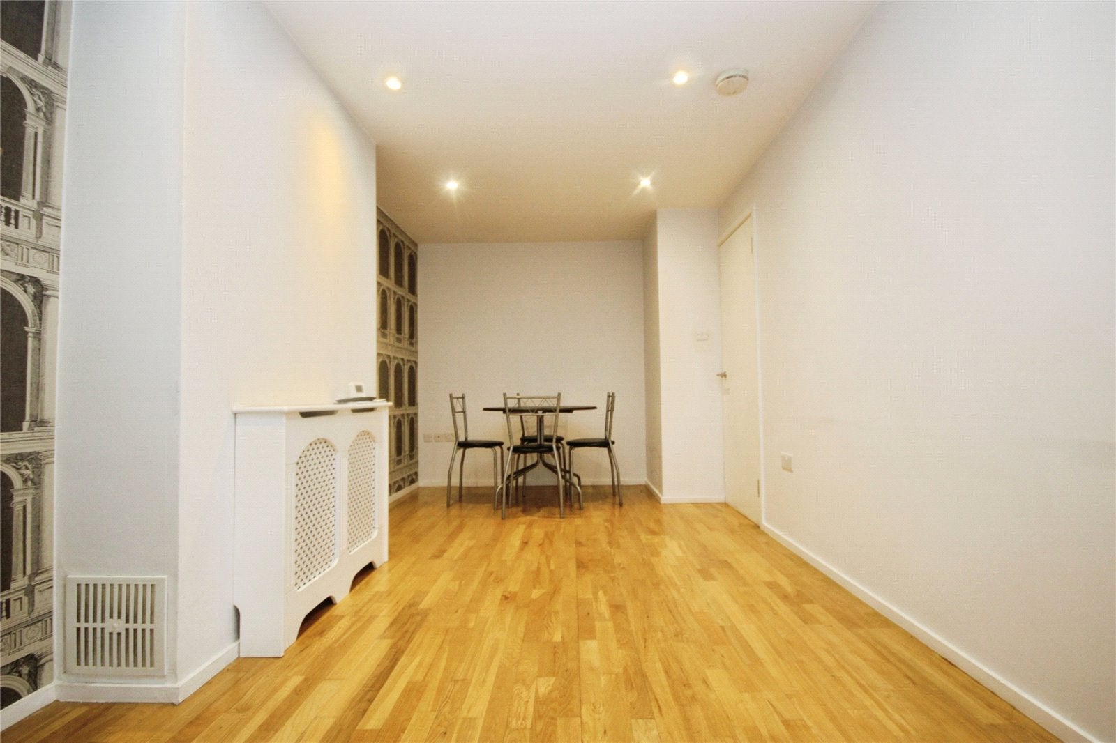 Flat Sunnyhill Road in Greater London