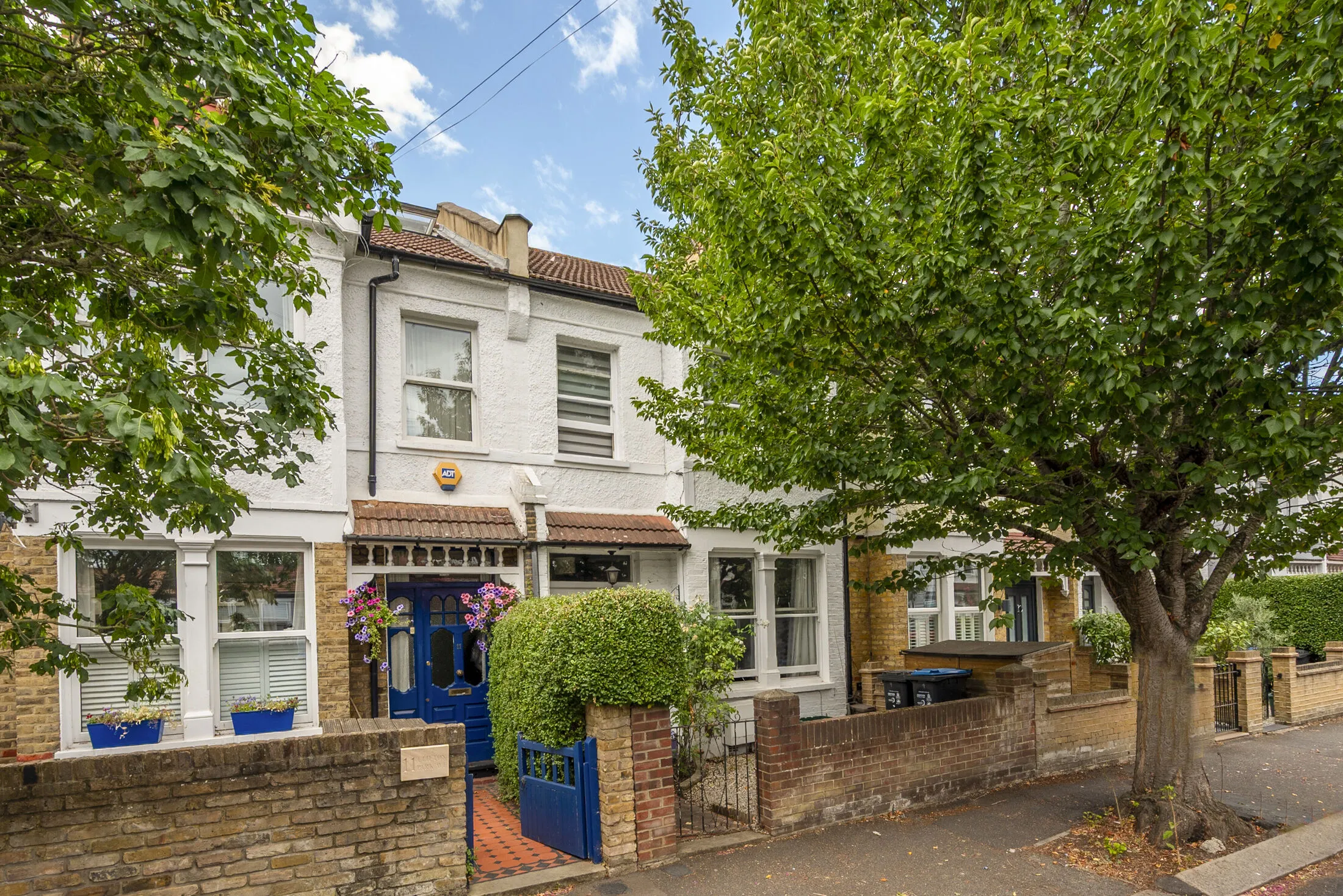 House Clifton Park Avenue in Greater London