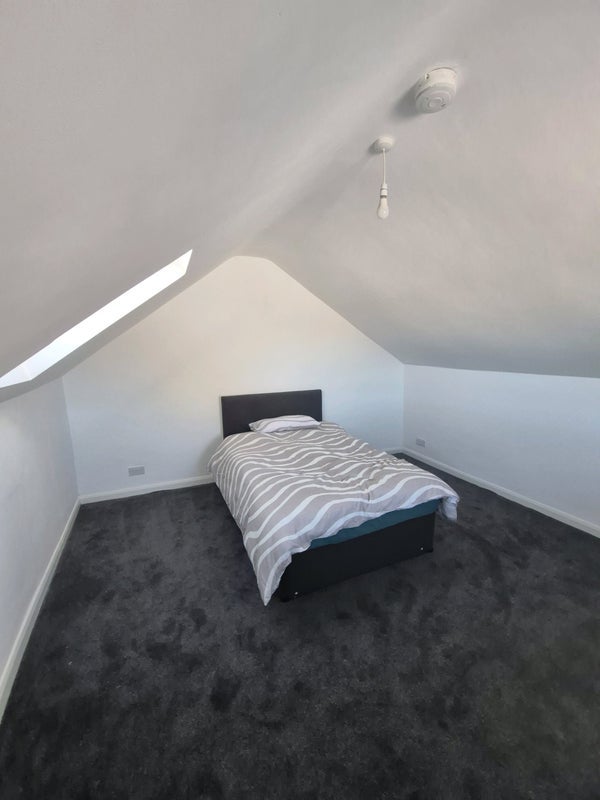 Room Newcomen Road in Borough of Swale