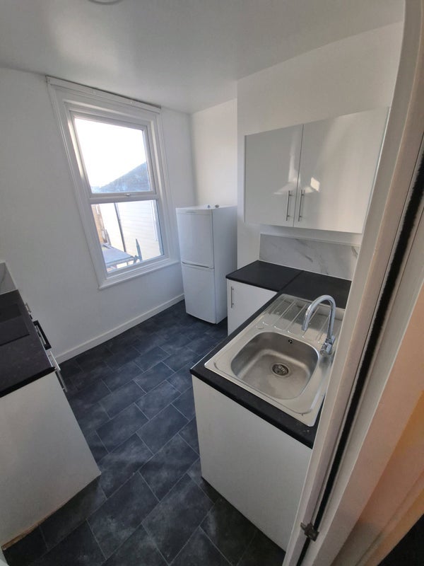 Room Newcomen Road in Borough of Swale