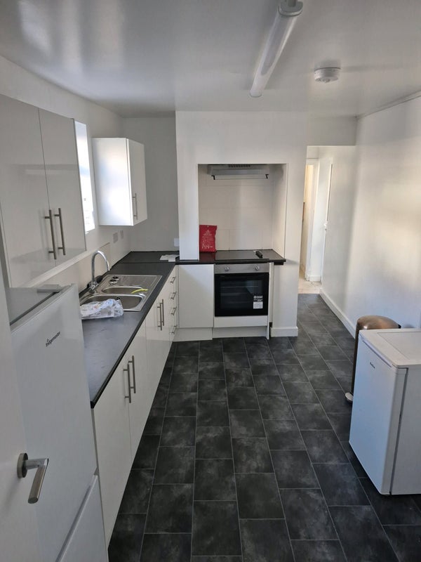 Room Newcomen Road in Borough of Swale