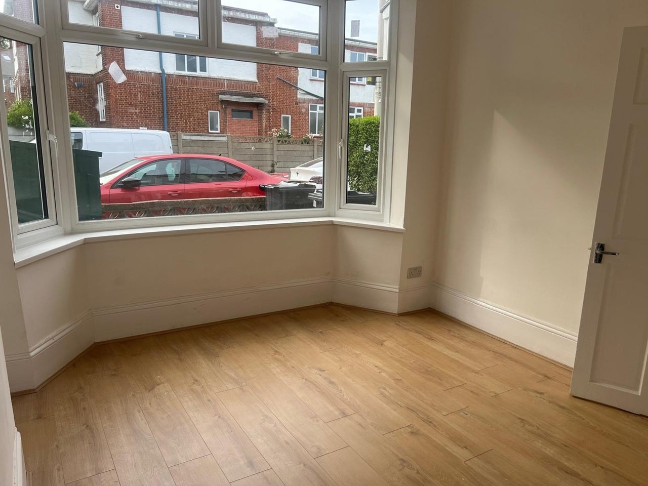 Flat Maybank Road in Greater London