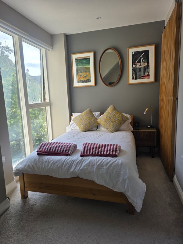Room Jubilee Street in Greater London