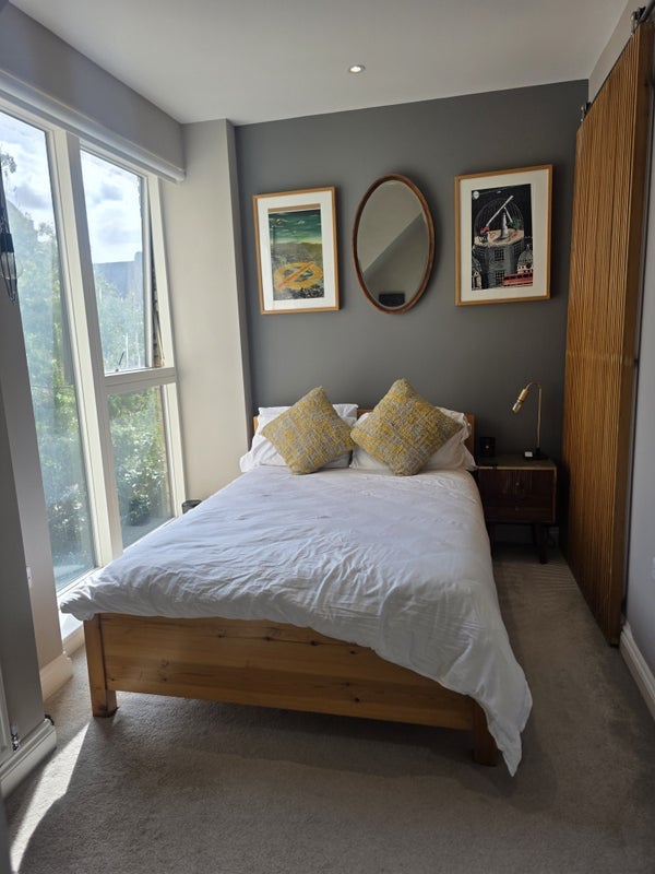 Room Jubilee Street in Greater London