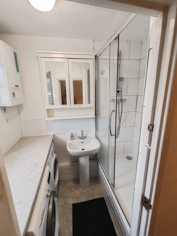 Room Evelyn Walk in Greater London