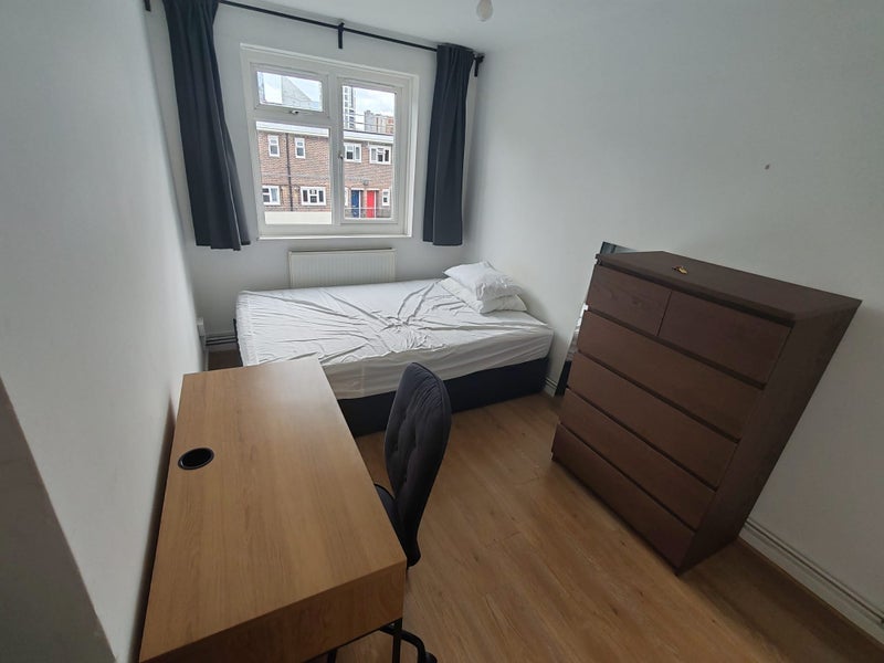 Room Evelyn Walk in Greater London