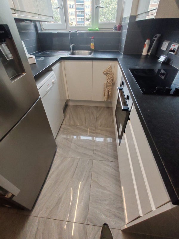 Room Evelyn Walk in Greater London