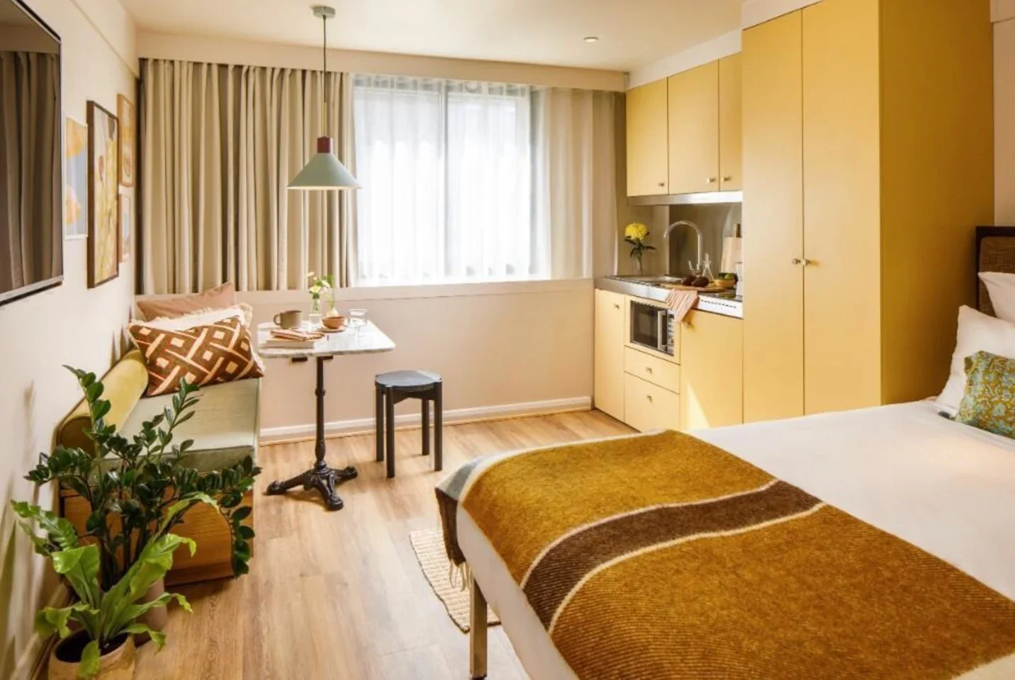 Flat Hackney Road in Greater London