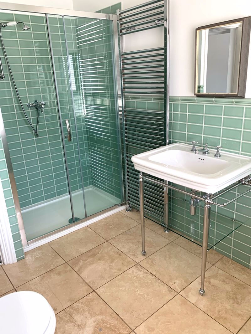 Room Sollars Close in Hereford