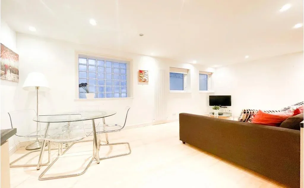 Flat Blackfriars Road in Greater London