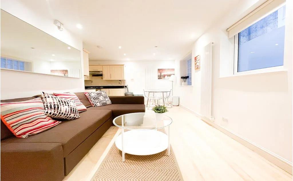 Flat Blackfriars Road in Greater London