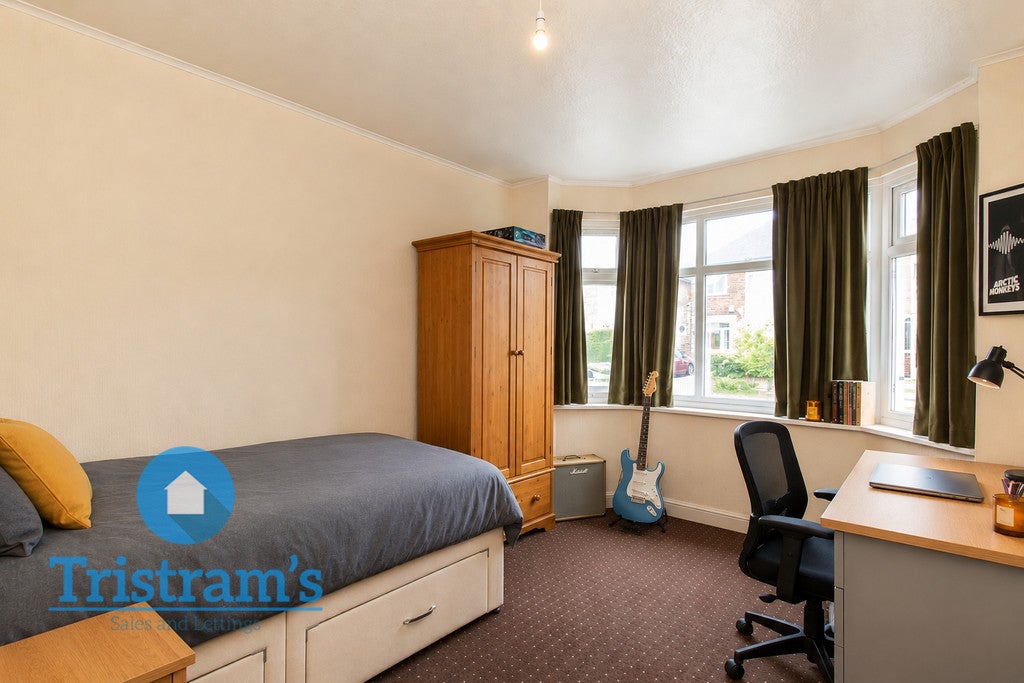Room Runswick Drive in Nottingham
