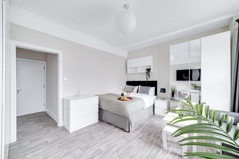 Room Durham Road in Greater London