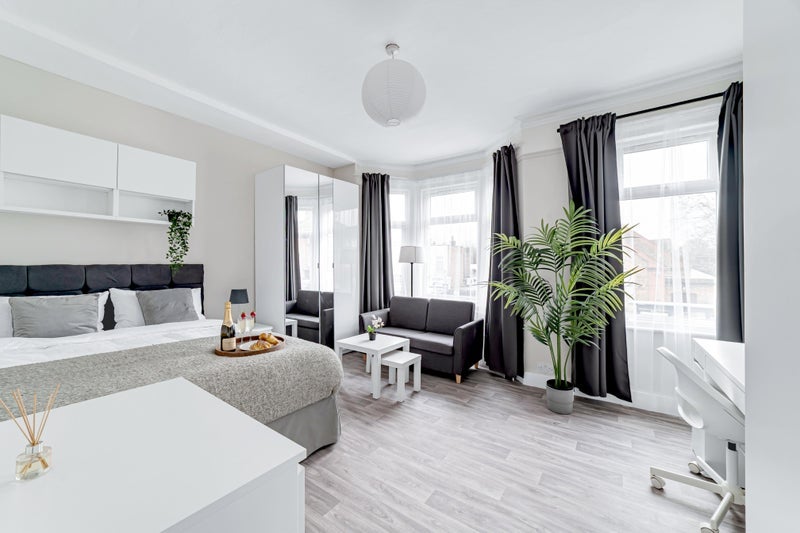 Room Durham Road in Greater London