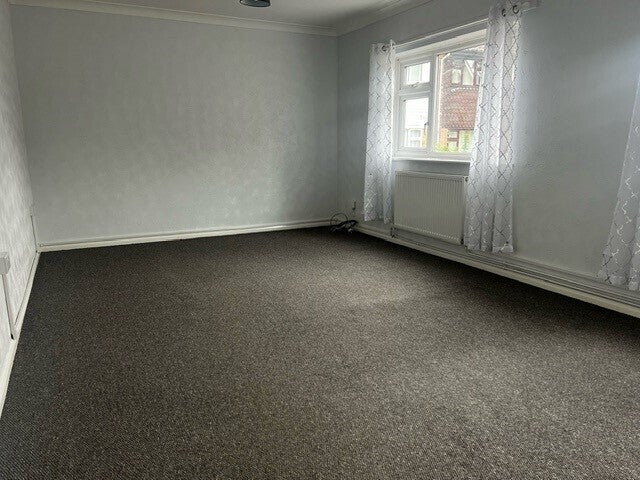 Flat Salisbury Road in Grays