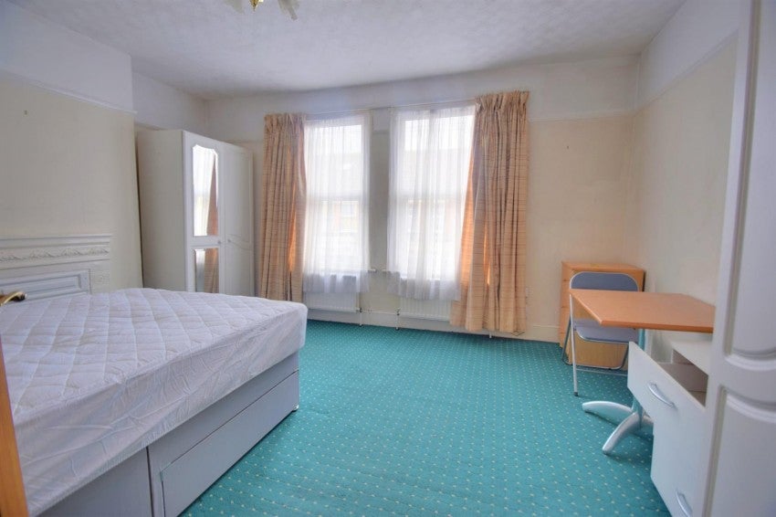 House Cassio Road in Watford